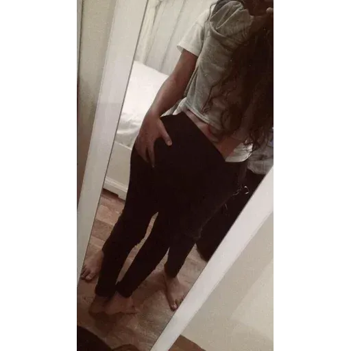 Hot : @stickerooli 👄💦