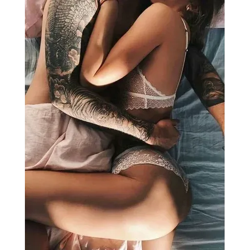 Hot : @stickerooli 👄💦