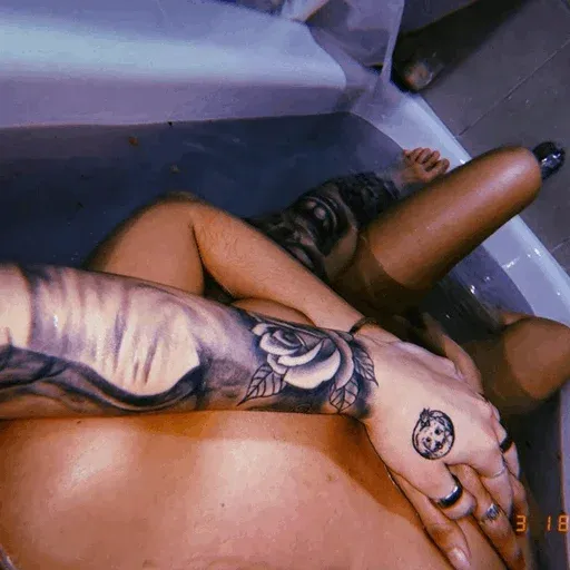 @lesboteen  ; HOT🏳‍🌈