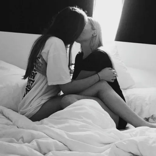 @lesboteen  ; HOT🏳‍🌈