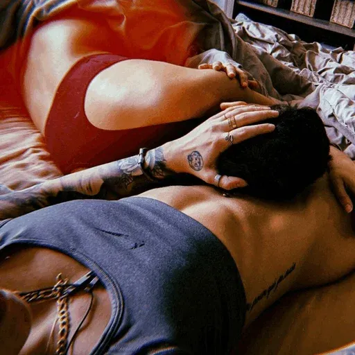 @lesboteen  ; HOT🏳‍🌈