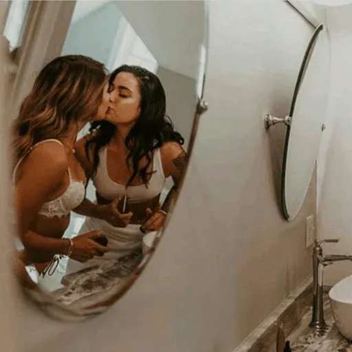 @lesboteen  ; HOT🏳‍🌈