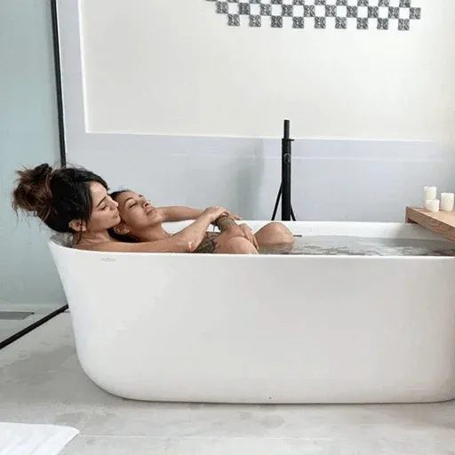 @lesboteen  ; HOT🏳‍🌈