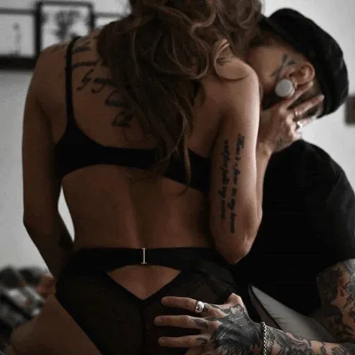 @lesboteen  ; HOT🏳‍🌈