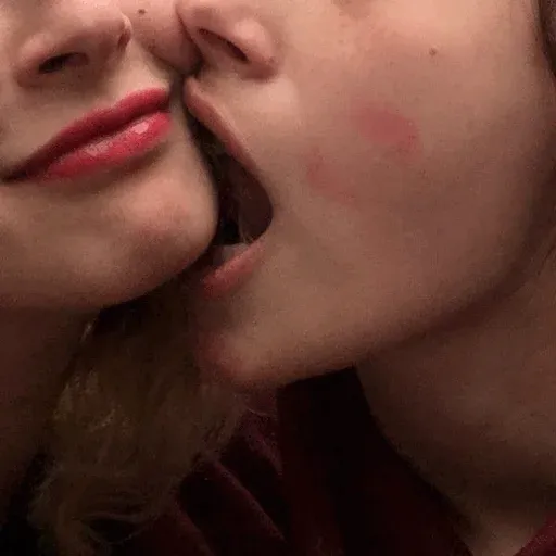 @lesboteen  ; HOT🏳‍🌈