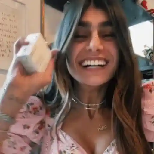 🧏🏻‍♀️ᴍɪᴀ ᴋʜᴀʟɪꜰᴀ💞 𝗠𝗼𝘃