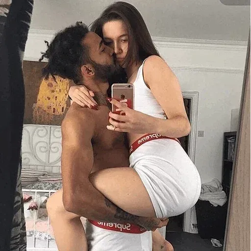 Hot : @stickerooli 🤤💜